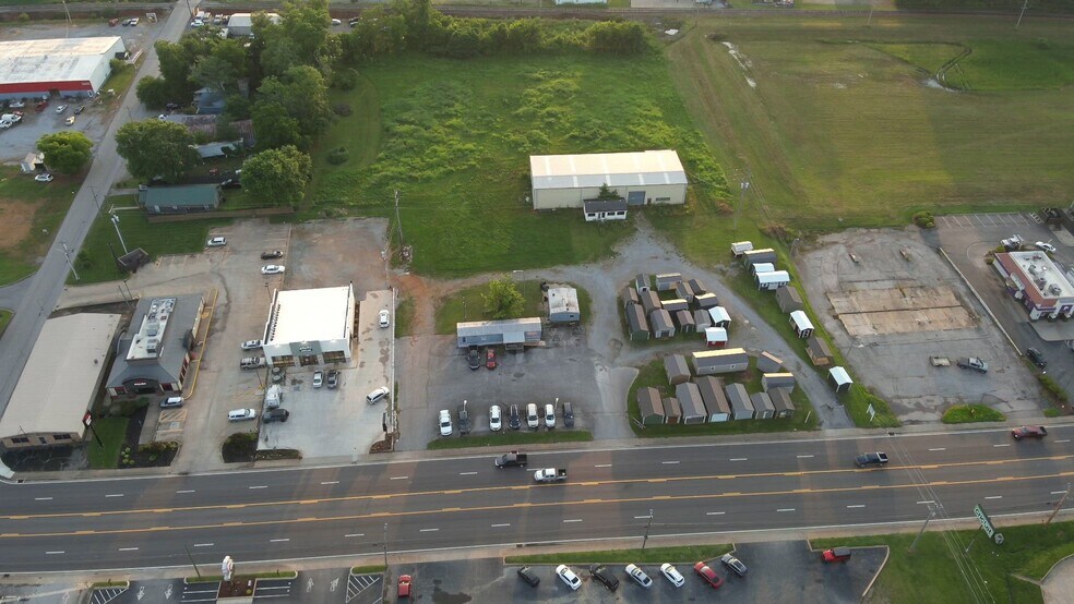 1117 N Locust Ave, Lawrenceburg, TN à vendre - Vidéo sur l’inscription commerciale - Image 2 de 7