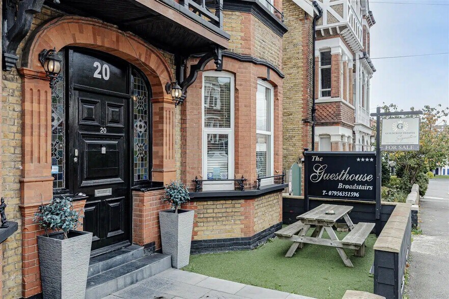 20 Queens Rd, Broadstairs à vendre - Photo du bâtiment - Image 3 de 42