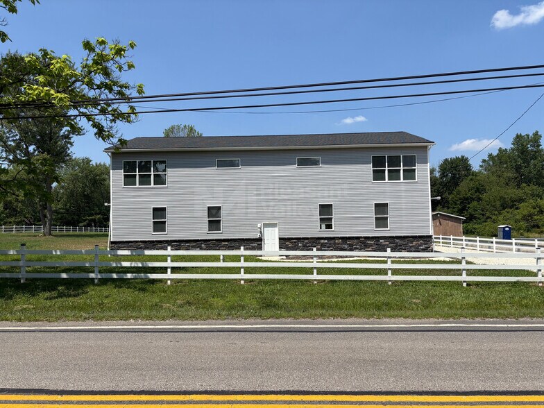 1627 Krumroy Rd, Akron, OH à vendre - Photo du bâtiment - Image 3 de 10