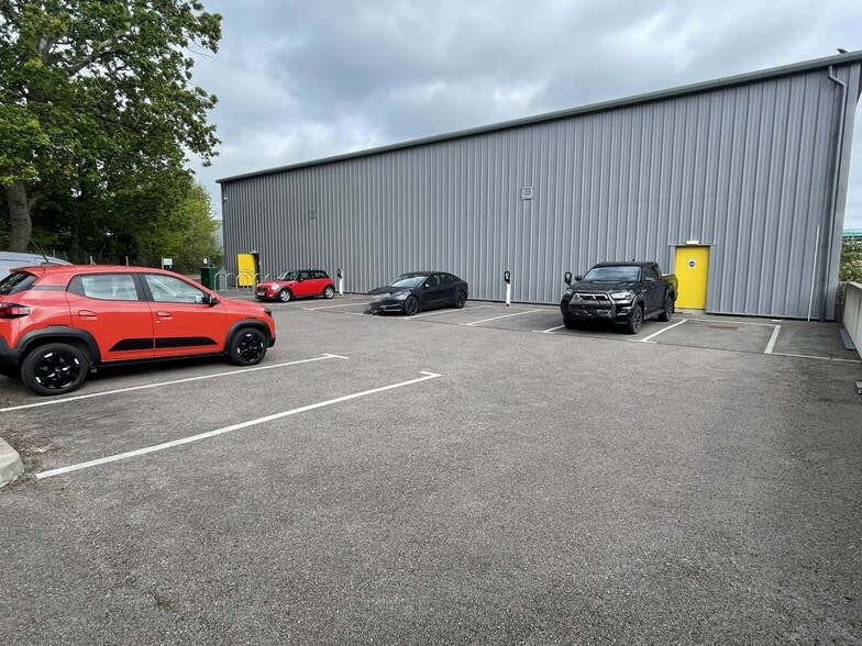 Midleton Industrial Estate Rd, Guildford for lease - Building Photo - Image 2 of 3