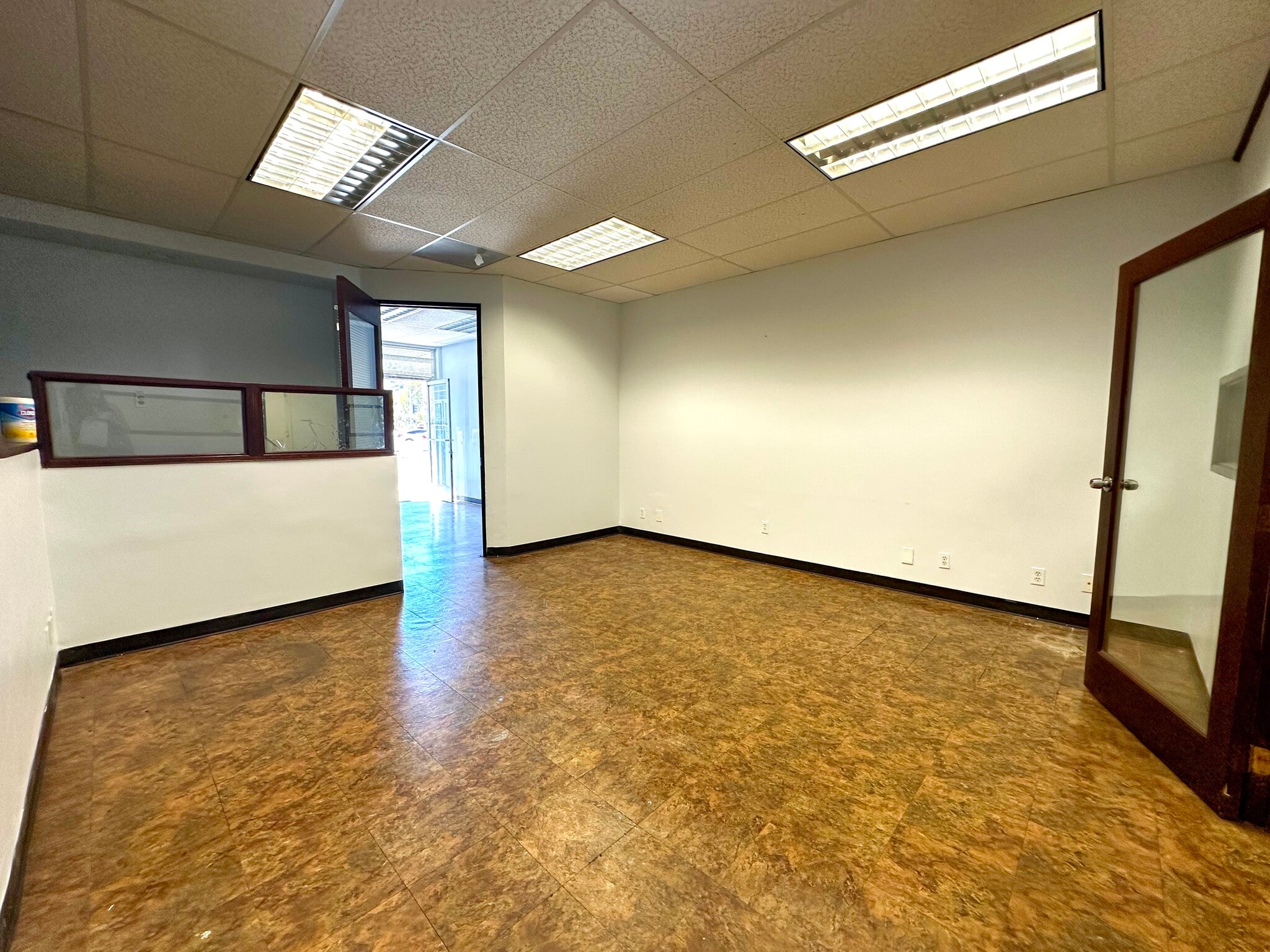 24372 Vanowen St, Canoga Park, CA for lease Interior Photo- Image 1 of 5