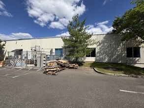 330-339 S Warminster Rd, Hatboro, PA for lease Building Photo- Image 2 of 10