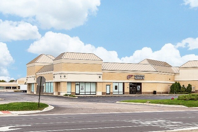 830-890 W Main St, West Dundee, IL à louer - Photo du bâtiment - Image 2 de 4