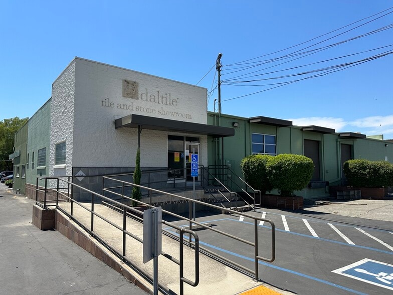 206 Meyers St, Chico, CA à louer - Photo du bâtiment - Image 3 de 15