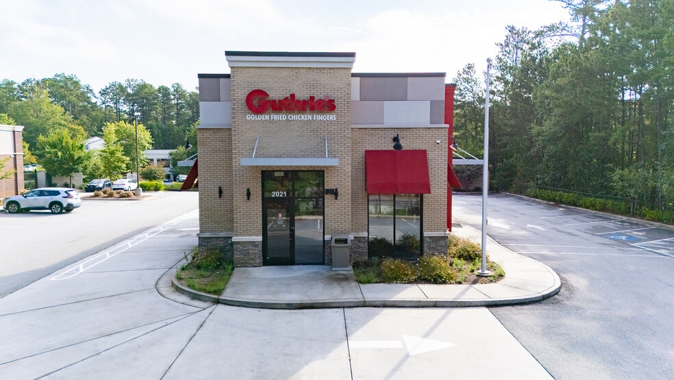 2021 Commerce Dr N, Peachtree City, GA à vendre - Photo du bâtiment - Image 2 de 27