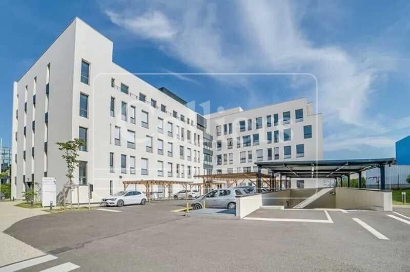 Office in Villeurbanne for lease - Building Photo - Image 2 of 19