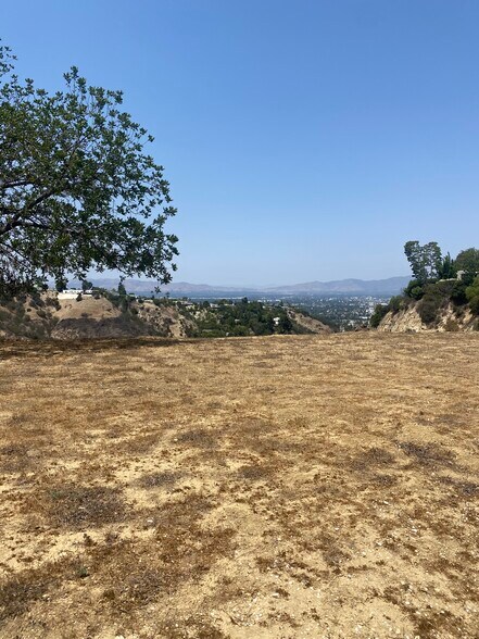 3500 Beverly Glen Blvd, Sherman Oaks, CA à vendre - Photo du bâtiment - Image 2 de 6