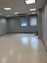 36 Richmond Ter, Staten Island, NY for lease Interior Photo- Image 2 of 4