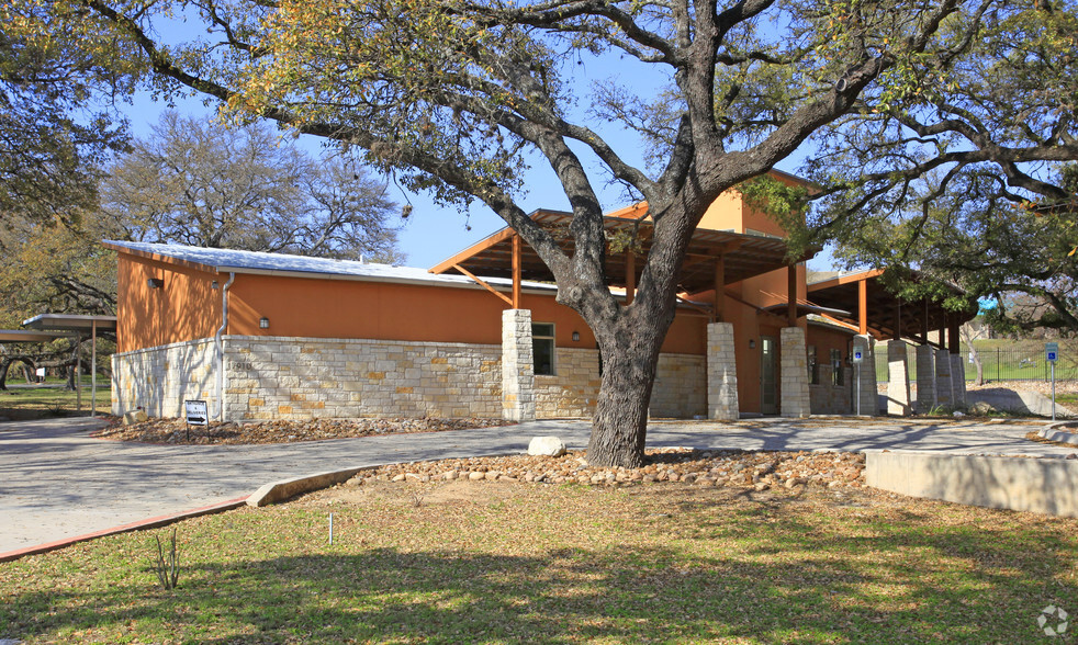 7910 Cameron Rd, Austin, TX à vendre - Photo principale - Image 1 de 1