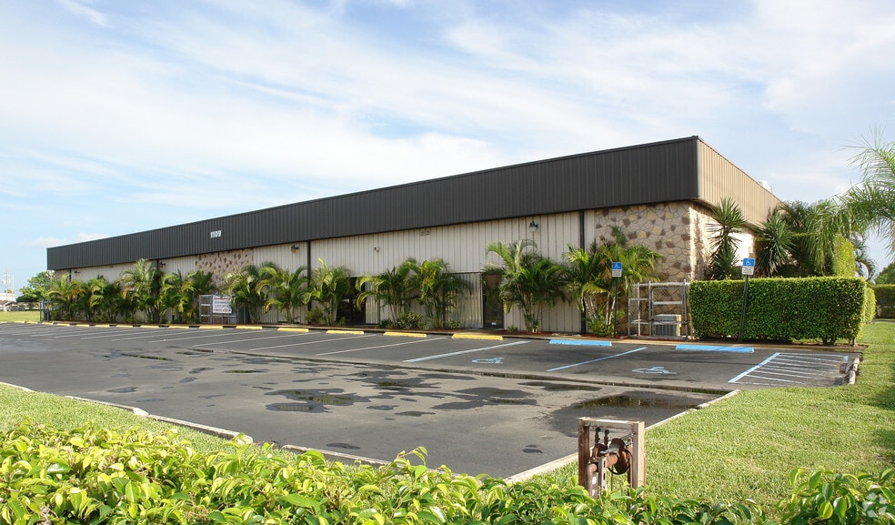 1109 25th St, West Palm Beach, FL for lease - Primary Photo - Image 1 of 16