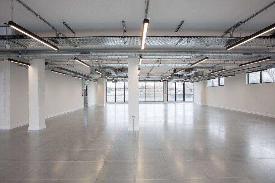 Ambrose St, Cheltenham for lease - Interior Photo - Image 2 of 20