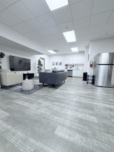 4406 W Linebaugh Ave, Tampa, FL à louer Photo intérieure- Image 1 de 10