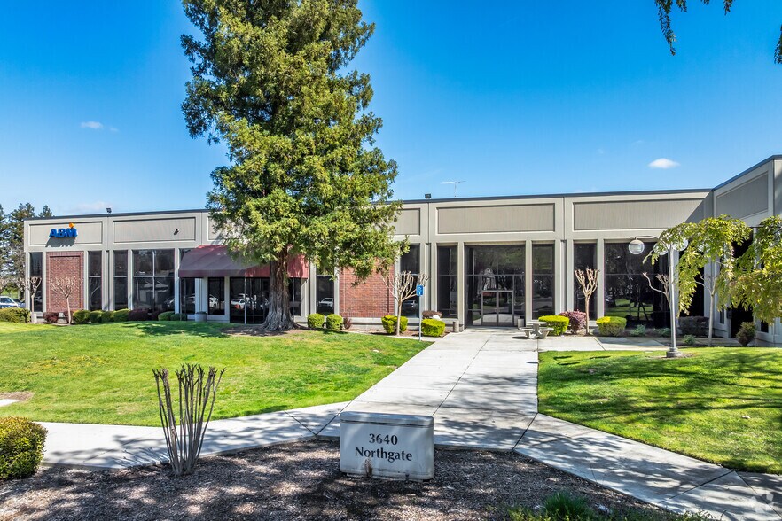 3640 Northgate Blvd, Sacramento, CA à louer - Photo du bâtiment - Image 2 de 7
