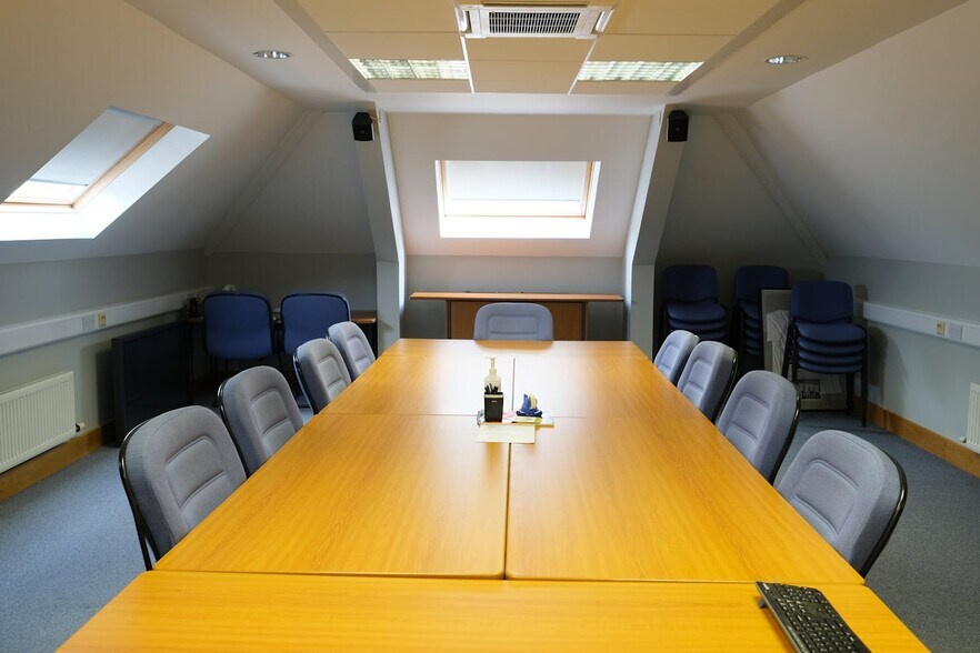 Queen St, Gomshall for lease - Interior Photo - Image 3 of 5