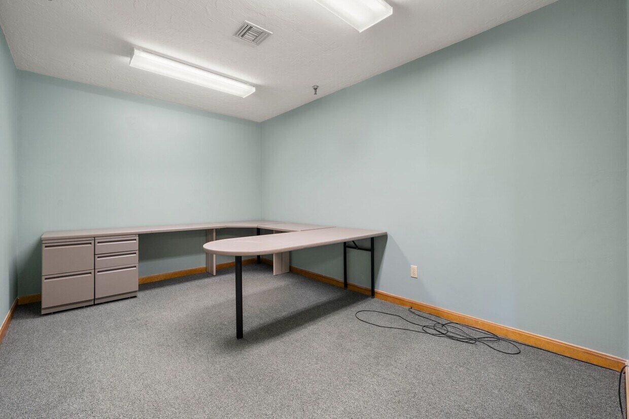 4-6 Barlows Landing Rd, Pocasset, MA 02559 - Unit 15 -  - Interior Photo - Image 2 of 4