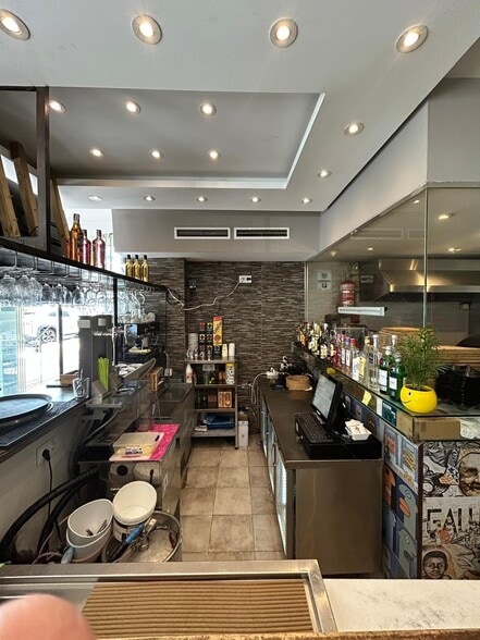 Retail in Marbella, Málaga for lease - Interior Photo - Image 3 of 18
