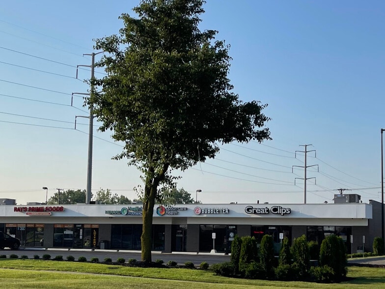 23007-23265 Eureka Rd, Taylor, MI à louer - Photo du bâtiment - Image 2 de 12