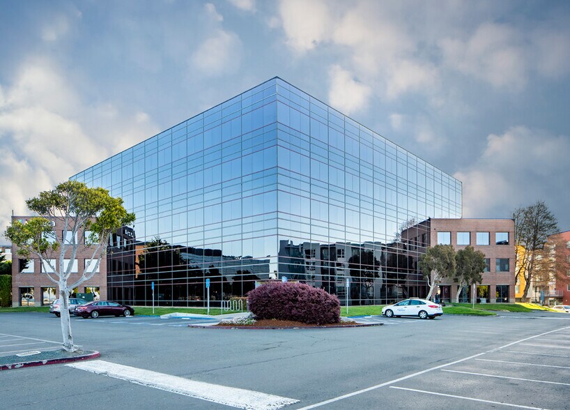 6475 Christie Ave, Emeryville, CA à louer - Photo du bâtiment - Image 2 de 10