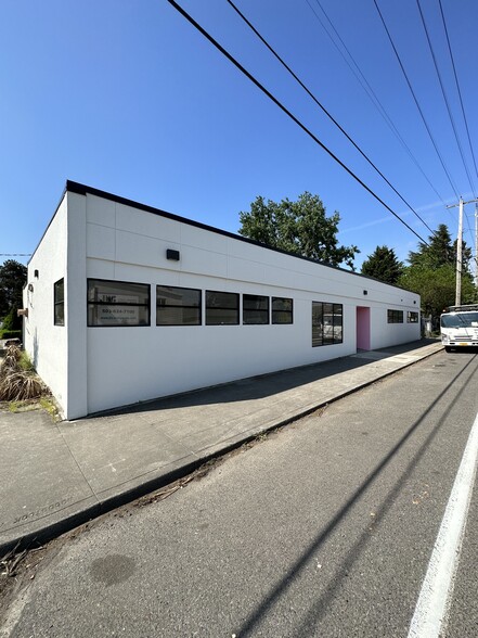 8730 SE Woodstock Blvd, Portland, OR for sale - Building Photo - Image 1 of 5