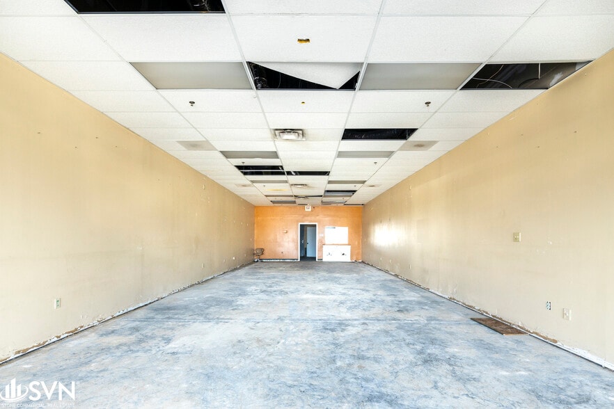 500 W New Circle Rd, Lexington, KY for lease - Building Photo - Image 3 of 19