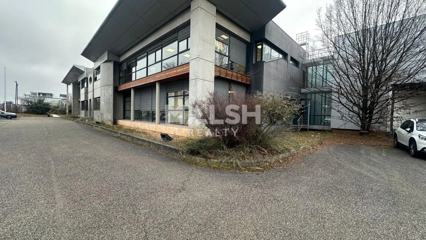 Office in Décines-Charpieu for lease Building Photo- Image 1 of 13