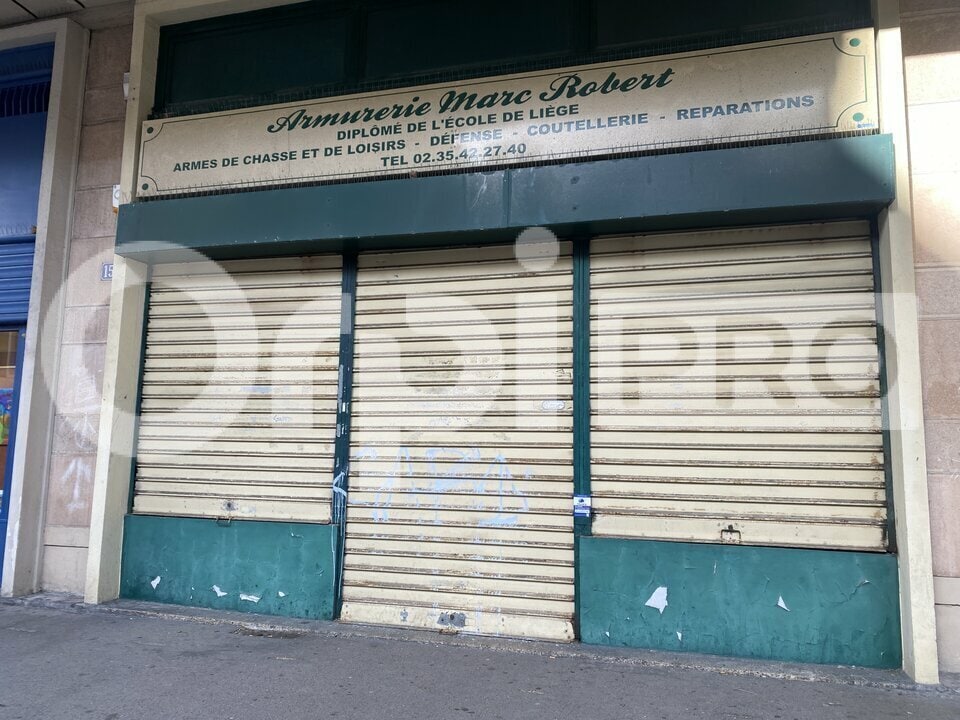 Retail in Le Havre for lease Building Photo- Image 1 of 5