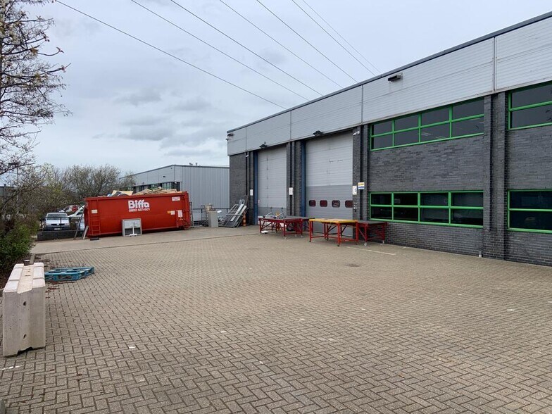 16 The Spire Green Centre, Harlow for lease - Building Photo - Image 3 of 4