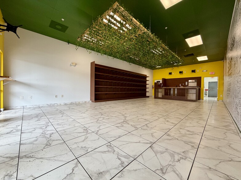12700 SW 122nd Ave, Miami, FL à louer - Photo principale - Image 1 de 5