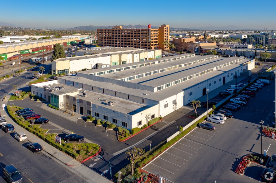 2000-2032 Camfield Ave, Commerce, CA for lease - Building Photo - Image 2 of 10