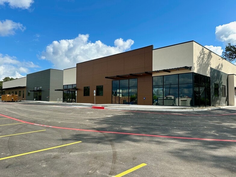 6427 Babcock Rd, San Antonio, TX for lease - Building Photo - Image 2 of 10