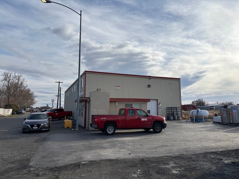 723 W Deschutes Ave, Kennewick, WA à vendre - Photo du bâtiment - Image 2 de 10