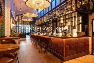 Retail in Barcelona, Barcelona for lease Interior Photo- Image 2 of 21