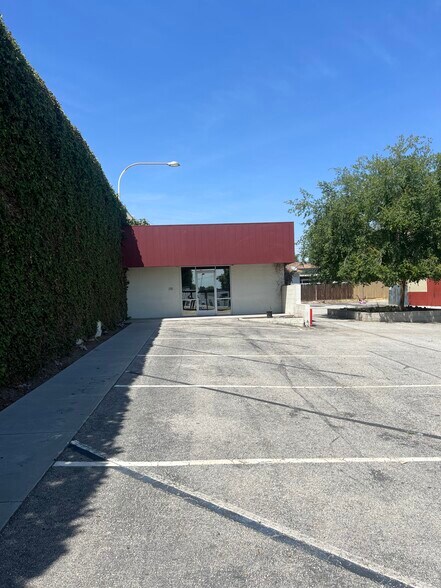200 China Grade Loop, Bakersfield, CA à louer - Photo du bâtiment - Image 3 de 14