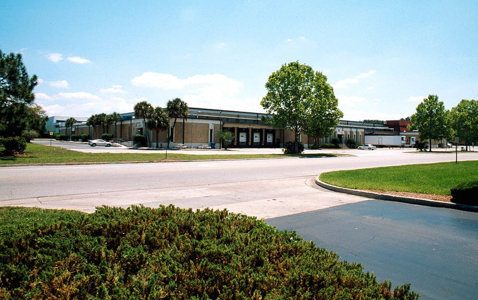 2292 W Sand Lake Rd, Orlando, FL à louer - Photo du bâtiment - Image 3 de 13