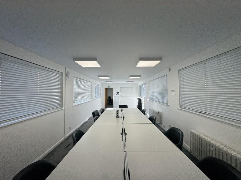 105-107 Bath Rd, Cheltenham for lease - Interior Photo - Image 2 of 4