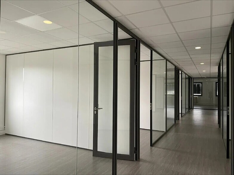 Flex in Cergy for lease - Interior Photo - Image 1 of 15