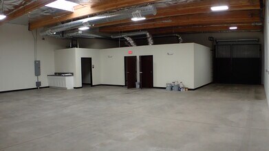 7647 Hayvenhurst Ave, Van Nuys, CA for lease Interior Photo- Image 2 of 8