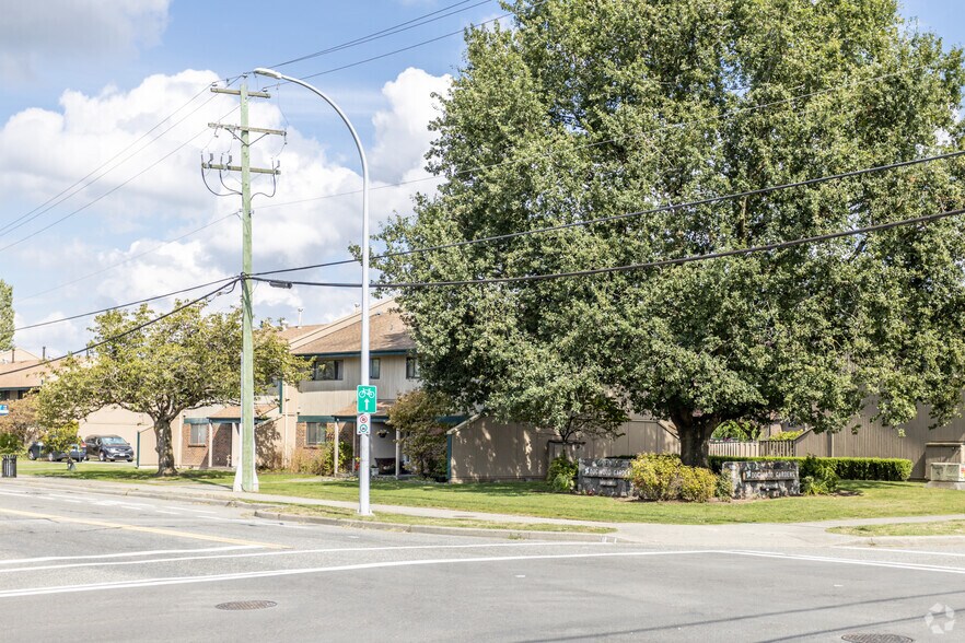 5850 177B St, Surrey, BC à vendre - Photo du bâtiment - Image 3 de 4