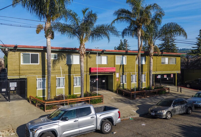 2125 92nd Ave, Oakland, CA à vendre - Photo principale - Image 1 de 16