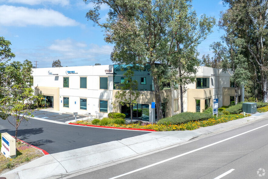 17034 Camino San Bernardo, San Diego, CA à louer - Photo du bâtiment - Image 1 de 4