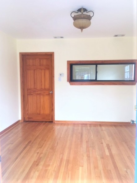 8453 Howard Dr, Houston, TX à louer - Photo intérieure - Image 2 de 9