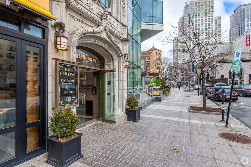 199 Main St, White Plains, NY à louer - Photo du bâtiment - Image 2 de 7