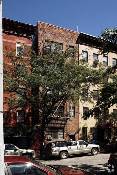 453 W 48th St, New York, NY for sale - Building Photo - Image 2 of 10