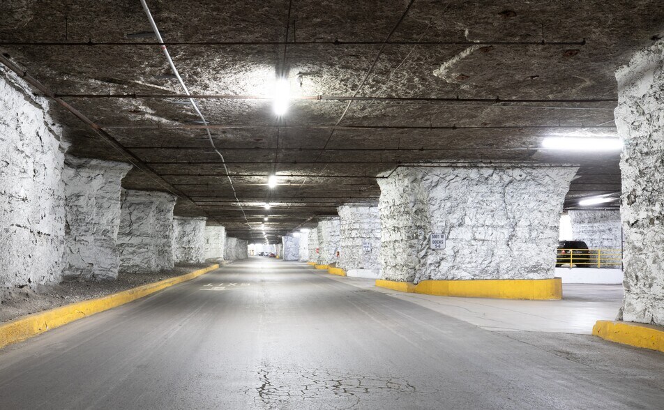 1500 Geospace Dr, Independence, MO à louer - Photo du bâtiment - Image 3 de 11