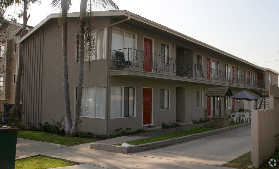 1445 Coronado Ave, Long Beach, CA for sale - Primary Photo - Image 2 of 5