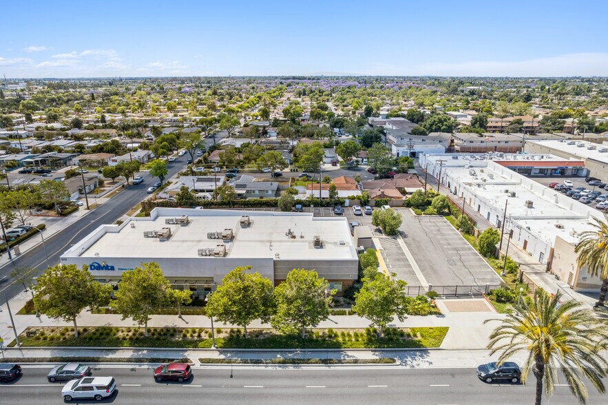 1232-1244 S Bristol St, Santa Ana, CA à vendre - Photo du bâtiment - Image 2 de 30
