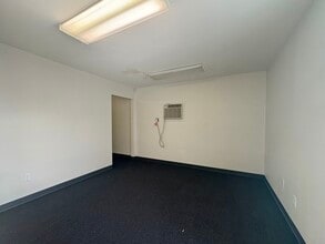 5411 Brookglen Dr, Houston, TX for lease Interior Photo- Image 1 of 3