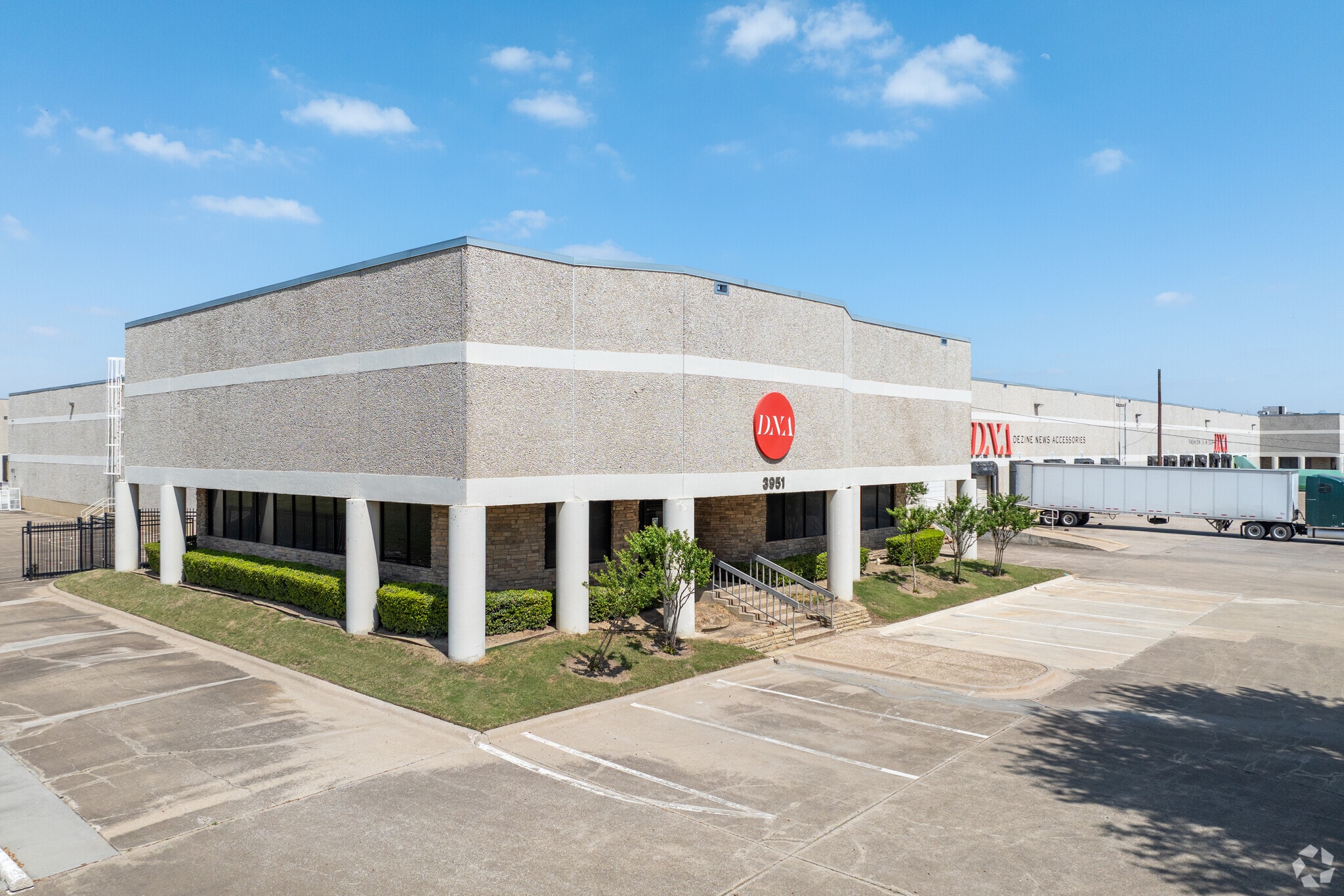 3951 La Reunion Pky, Dallas, TX for lease Primary Photo- Image 1 of 7