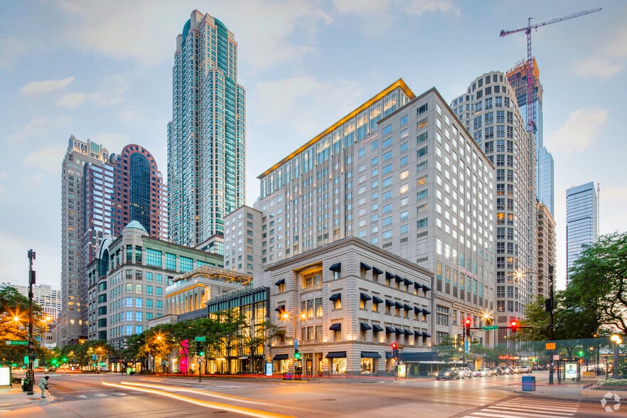 108 E Superior St, Chicago, IL à louer - Photo du bâtiment - Image 3 de 4