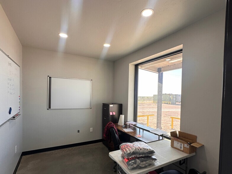 482 County Road 132, Pecos, TX à louer - Photo du bâtiment - Image 2 de 12